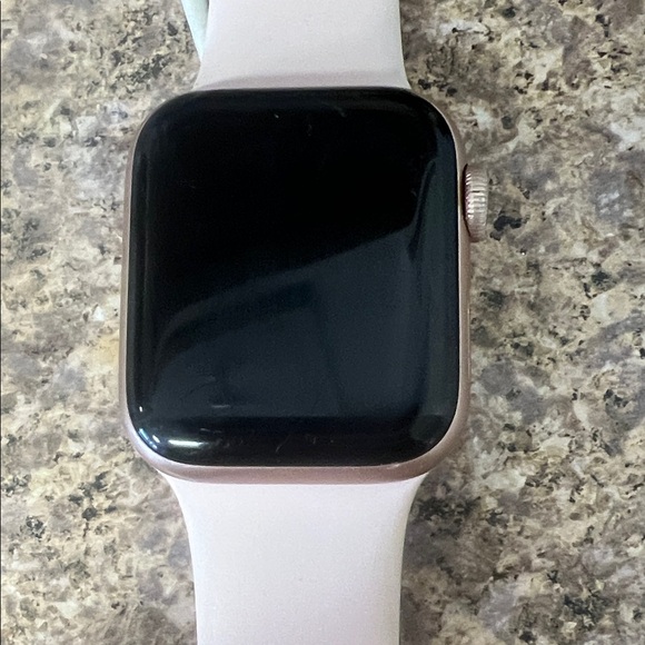 Apple Watch Smartwatch Series 5 Pink Band - Picture 3 of 6